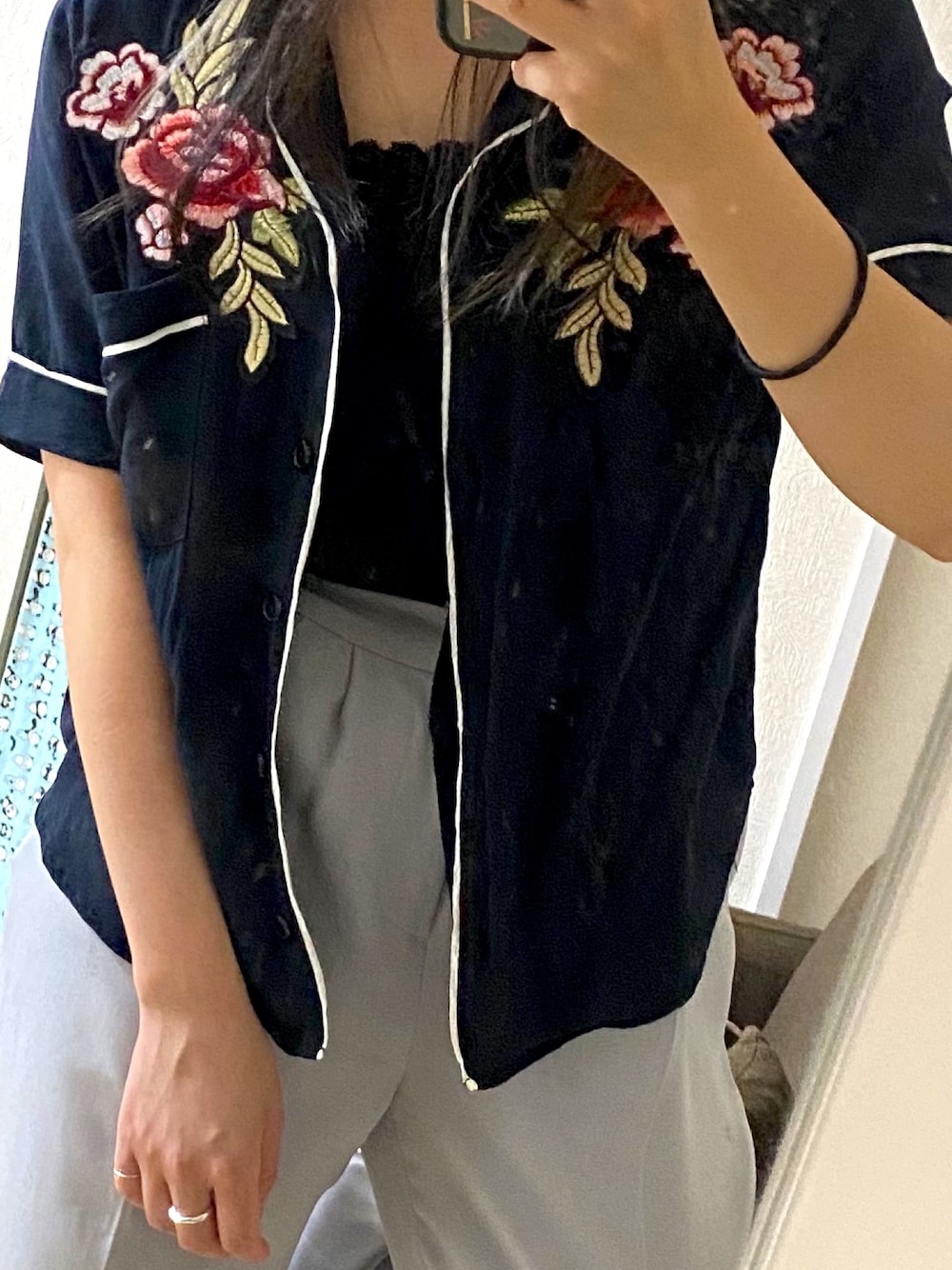 「休日スタイル、カジュアルコーデ、シャツアレンジ、ワッペンつけました、中二病じゃないよ、厚底サンダル、丸メガネ」｜「FOREVER 21のアイテム（シャツ/ブラウス、ブラック系）」を使った、おなかがたれぱんだ⊿さん（レディース・150cm）の夏コーディネートの1枚目の写真