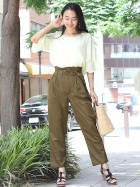 「FELLINI（フェリーニ）のアイテム（パンツ）」を使った、フェリーニさん（レディース・167cm）の秋コーディネート