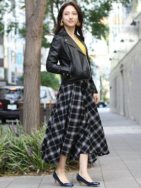 「イエロー」｜「アイテム（ライダースジャケット）」を使った、フェリーニさん（レディース・162cm）の秋コーディネート