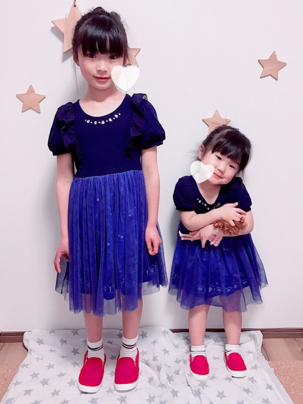 「キッズコーデ、姉妹コーデ、リンクコーデ、休日スタイル、プチプラ、おんなのこ、disney」｜「Disneyの【Disney(ディズニー)】アリエルミッドナイトワンピース（ワンピース、ブルー系）」を使った、a＊さん（キッズ・100cm）の春コーディネートの1枚目の写真