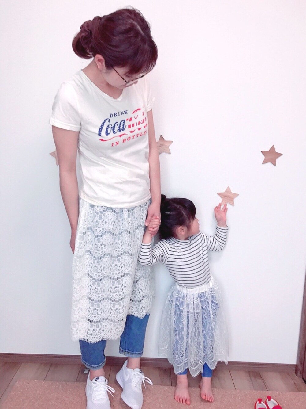 「キッズファッション、おやこーで。、親子コーデ、女の子、休日スタイル、カジュアルコーデ、おそろいコーデ、レース、ナイキ」｜「Availのアイテム（Tシャツ/カットソー、ホワイト系）」を使った、a＊さん（キッズ・100cm）の春コーディネートの1枚目の写真