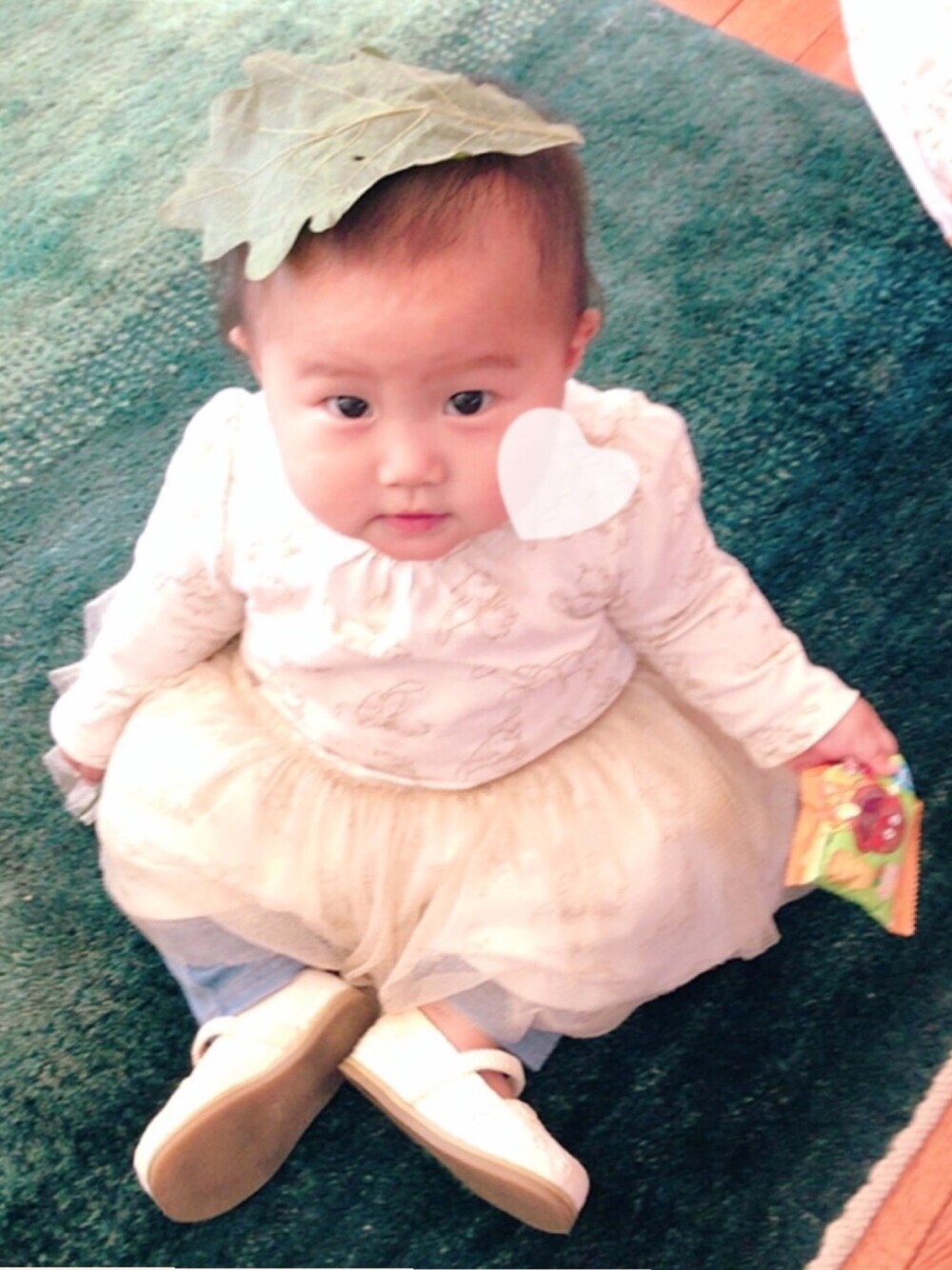 「キッズコーデ、こどもの日、おんなのこ、０歳」｜「babyGAPのアイテム（ワンピース、ホワイト系）」を使った、a＊さん（キッズ・80cm）の春コーディネートの1枚目の写真