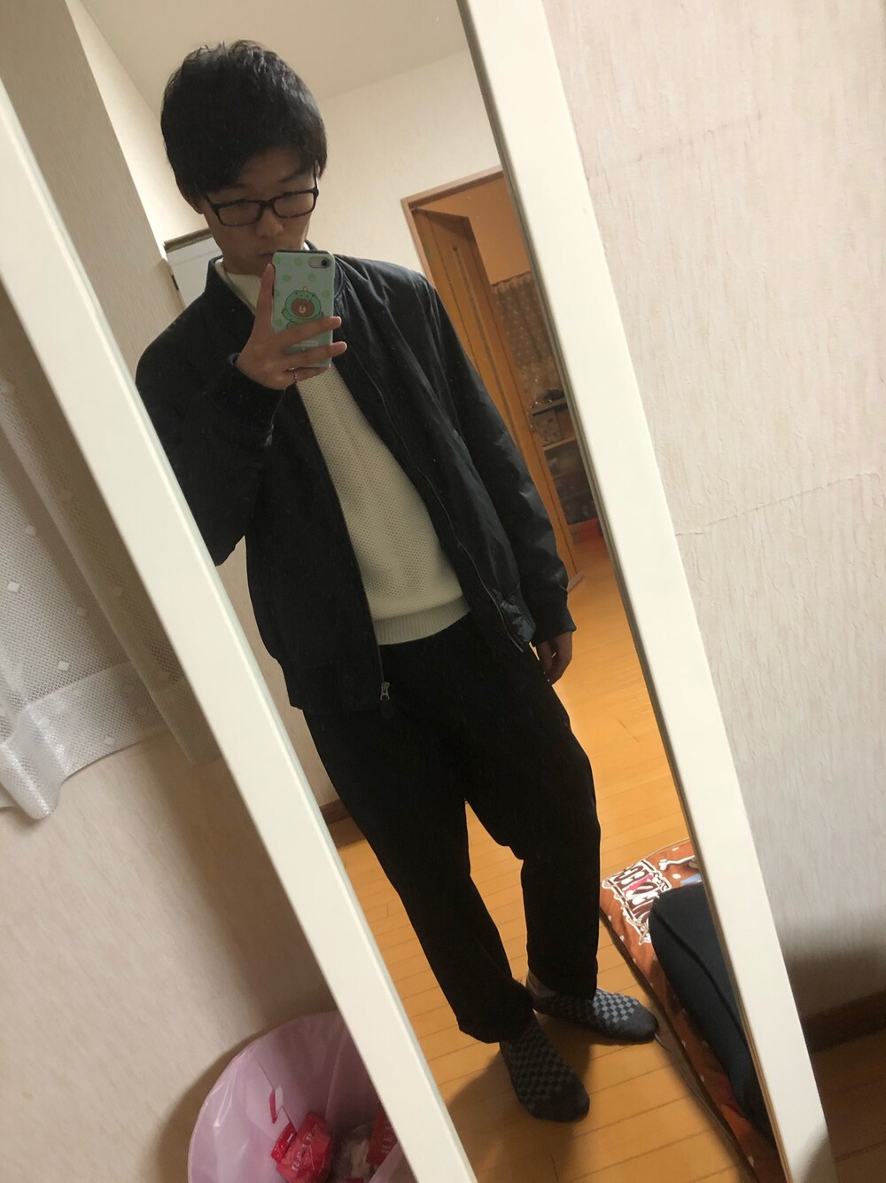 「ワイドパンツ」｜「H&Mのアイテム（ナイロンジャケット、ブラック系）」を使った、ゆうさん（メンズ・167cm）の冬コーディネートの1枚目の写真