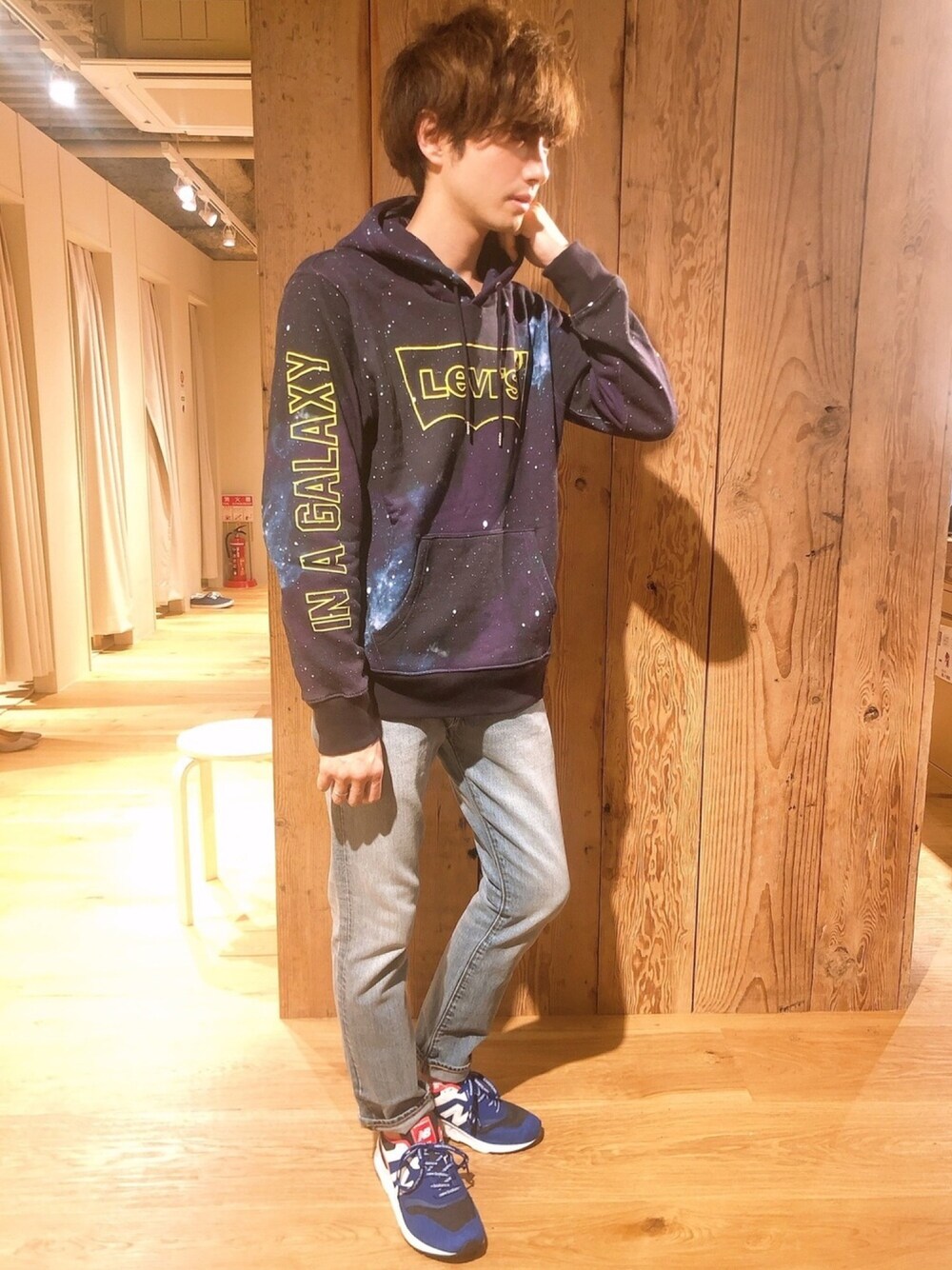 「秋冬コーデ、ライトオン、Right-on、リーバイス、Levi's、STAR WARS、スニーカーコーデ、スキニーデニム、きれいめカジュアル」｜「Levi'sの511(TM) SLIM FIT PANAMA WARM（デニムパンツ、ブルー系）」を使った、だいちゃんさん（メンズ・173cm）の秋コーディネートの1枚目の写真