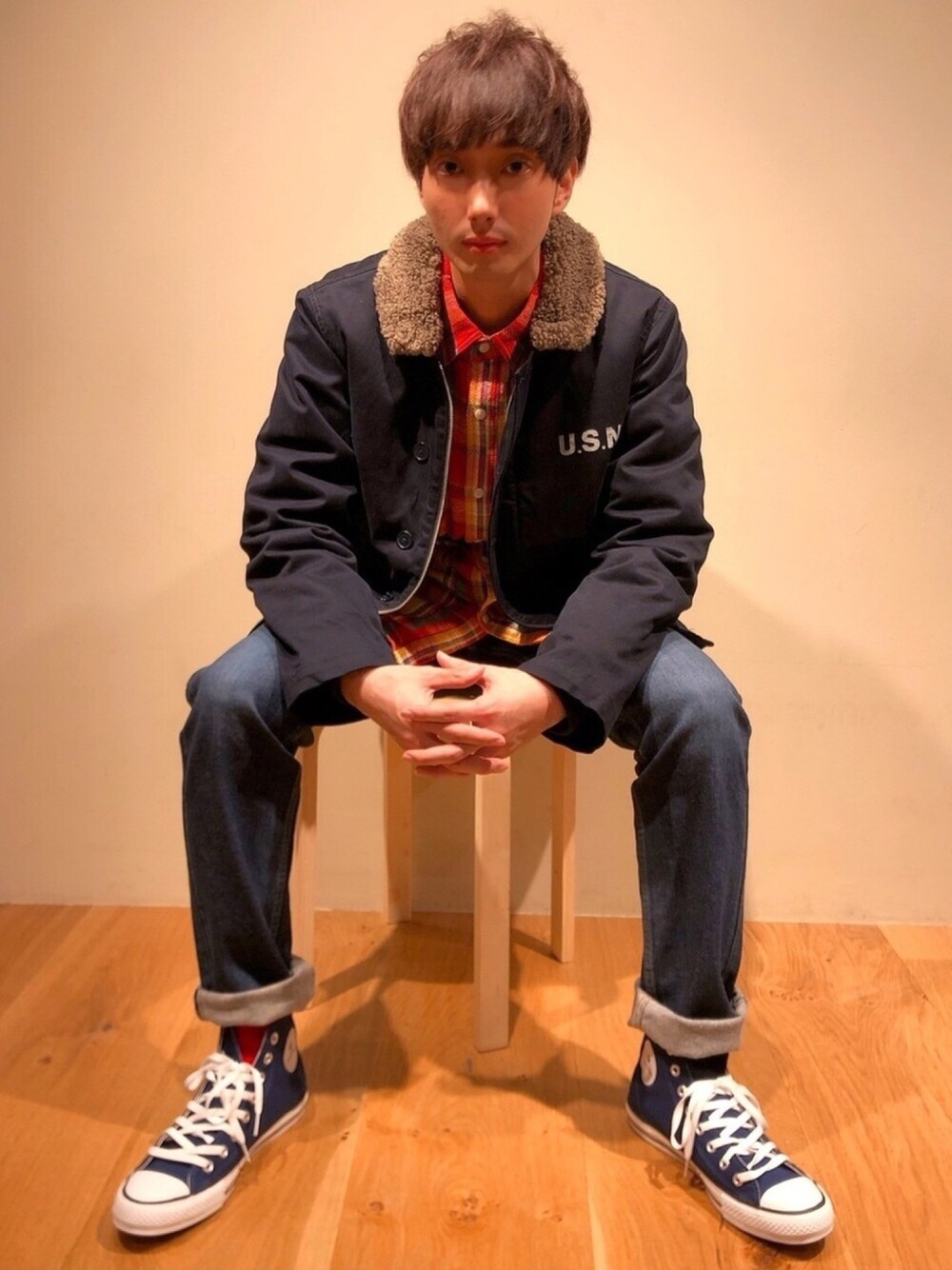 「スニーカー、冬コーデ、デニムパンツ、ミリタリー、AVIREX、EDWIN、converse、おしゃれさんと繋がりたい、ライトオン、チェック」｜「AVIREXのN-1 プレーン デッキジャケット/N-1 PLANE DECK JACKET/AVIREX/アヴィレックス（ミリタリージャケット、ブルー系）」を使った、だいちゃんさん（メンズ・173cm）の秋コーディネートの1枚目の写真