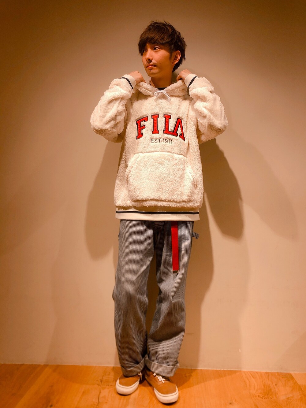 「秋のコーデ、冬、パーカー、LEE、ライトオン、Right-on、FILA、ボア、ペインターパンツ、もこもこ」｜「FILAのアイテム（スウェット、ホワイト系）」を使った、だいちゃんさん（メンズ・173cm）の冬コーディネートの1枚目の写真