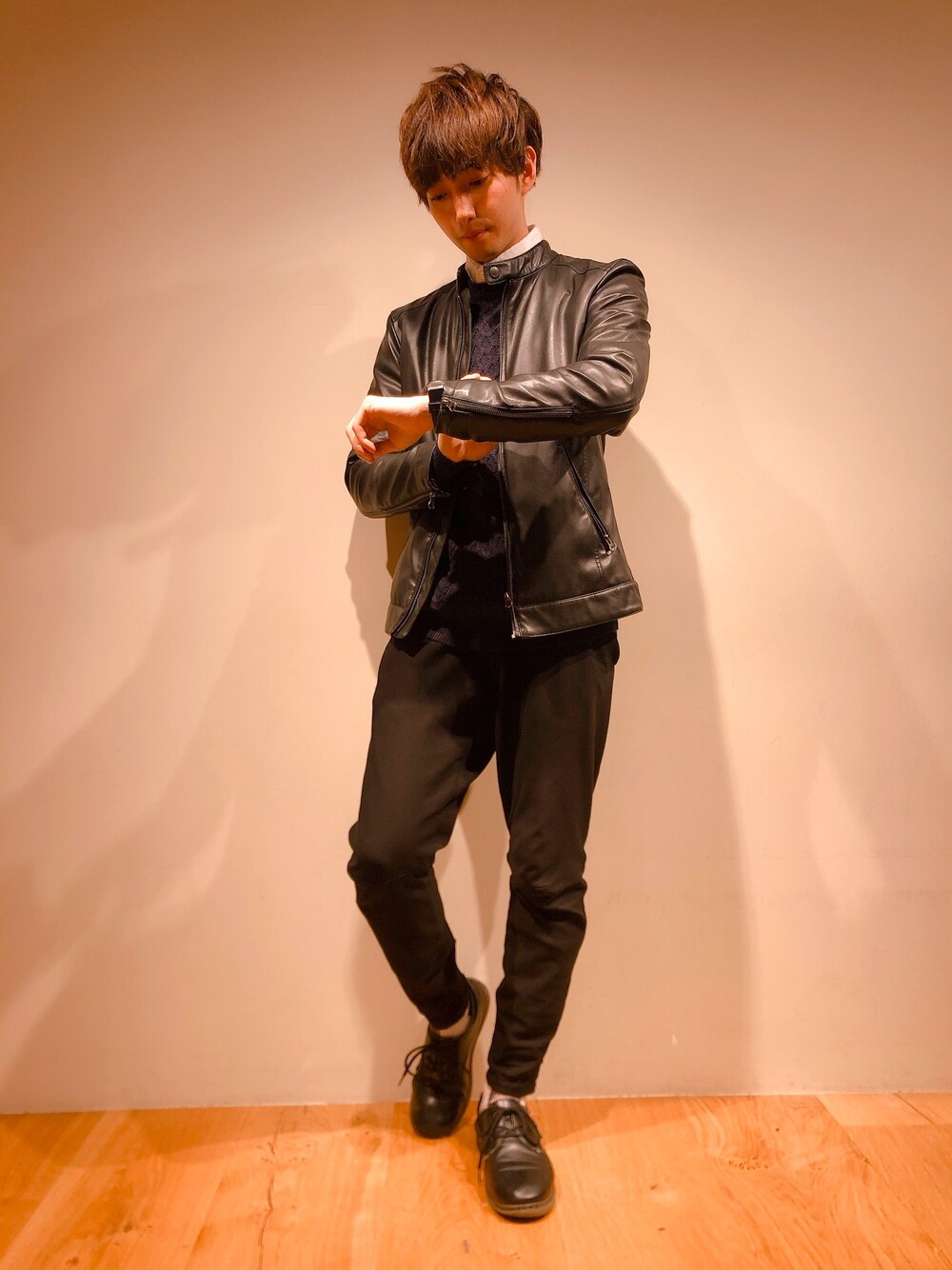 「年末WEAR感謝祭、Right-on、ライトオン、白シャツ、ケーブルニット、ライダース、EDWIN、Dr.Martens、冬コーデ、休日スタイル」｜「Right-onのアイテム（ライダースジャケット、ブラック系）」を使った、だいちゃんさん（メンズ・173cm）の冬コーディネートの1枚目の写真