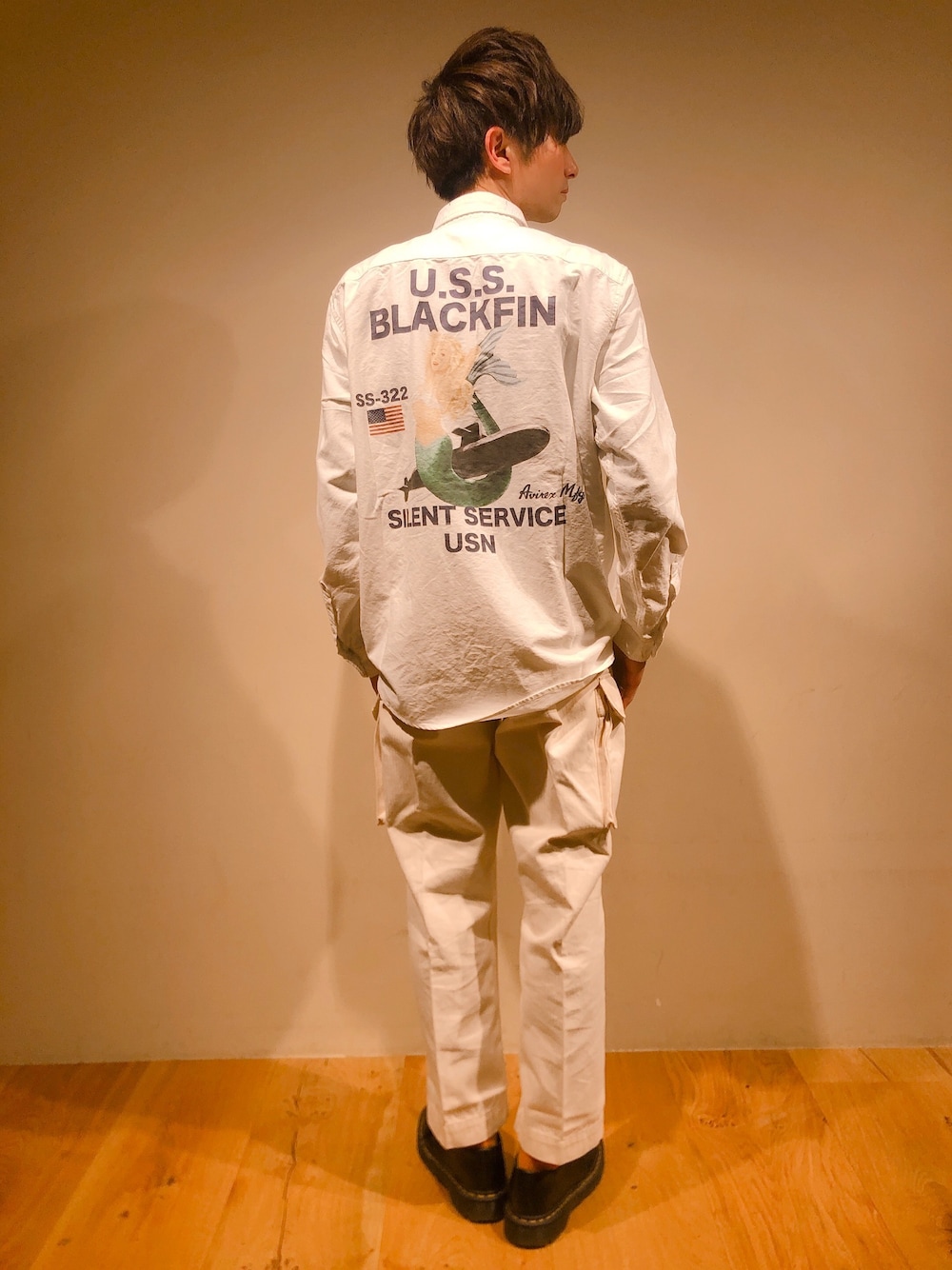 「ライトオン、Right-on、ワントーンコーデ、ホワイト、ホワイトパンツ、ホワイトコーデ、アビレックス、ミリタリー、春コーデ」｜「AVIREXのピンナップ シャンブレーシャツ/ L/S PINUP CHAMBRAY SHIRT（シャツ/ブラウス、ホワイト系）」を使った、だいちゃんさん（メンズ・173cm）の春コーディネートの1枚目の写真