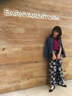 「花柄パンツ」｜「アイテム（デニムジャケット）」を使った、BARNYARDSTORM本部さん（レディース・157cm）の夏コーディネート