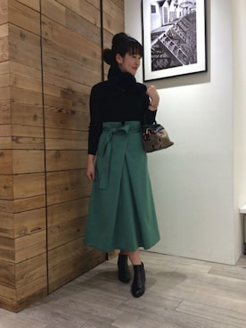「Aラインスカート」｜「アイテム（ハンドバッグ）」を使った、BARNYARDSTORM本部さん（レディース・168cm）の秋コーディネート