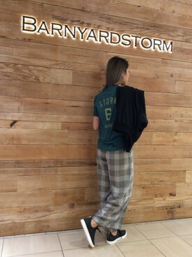 「ナンバーTシャツ」｜「アイテム（ジャケット/アウター）」を使った、BARNYARDSTORM本部さん（レディース・157cm）の夏コーディネート