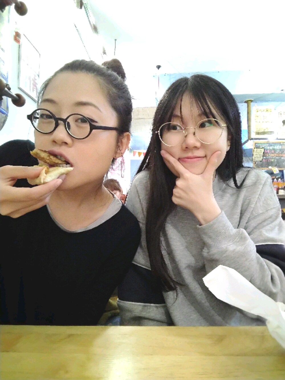 「淡水暢遊」｜「juby chiuのアイテム（トップス、ブラック系）」を使った、邱娉勻さん（レディース・165cm）の春コーディネートの1枚目の写真