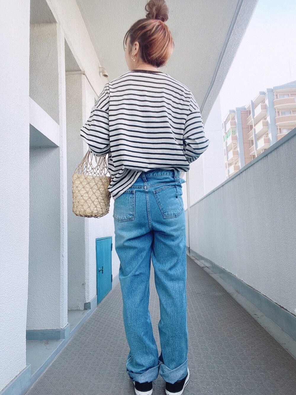 「カジュアル、ボーダー、プチプラ、デニム、スニーカー、大人コーデ、プチプラコーデ、おしゃれさんと繋がりたい、ootd、シンプルコーデ」｜「GUのハイウエストストレートジーンズ（パンツ、ブルー系）」を使った、enna_028さん（レディース・158cm）の春コーディネートの1枚目の写真