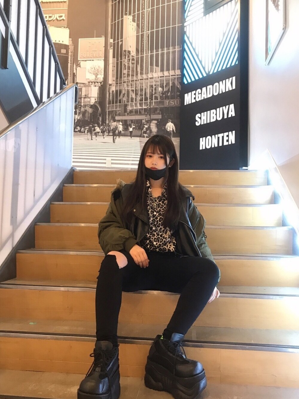 「昨日のコーデ、おしゃれさんと繋がりたい、スキニーデニム、ダメージ黒スキニー、ひょう柄、ライダースジャケット、黒マスク、デモニア、ピープス、ピープス女子」｜「WEGOのWEGO/ダメージハイウエストスキニーパンツ（デニムパンツ、ブラック系）」を使った、🐰🧠さん（レディース・156cm）の冬コーディネートの1枚目の写真