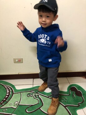 「roots（ルーツ）のアイテム（トップス）」を使った、⭐️Mimi&TiTi⭐️蜜踢姐弟⭐️さん（キッズ・100cm）の冬コーディネート