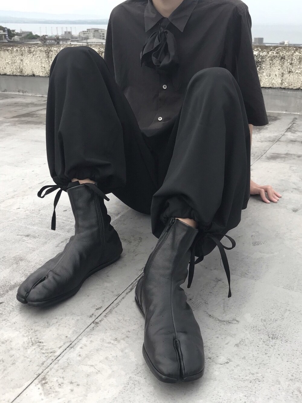 「yohjiyamamoto、Maison Margiela」｜「Yohji Yamamotoのアイテム（パンツ、ブラック系）」を使った、未来さん（メンズ・170cm）の秋コーディネートの1枚目の写真