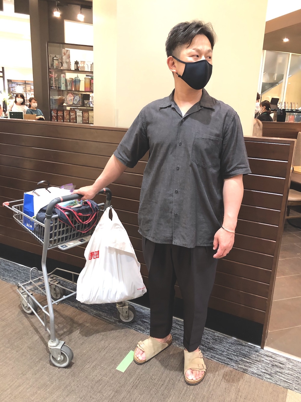 「コモリ、Neat_tokyo、市松、ビリケンシュトック」｜「COMOLIのアイテム（シャツ/ブラウス、グレー系）」を使った、DDさん（メンズ・173cm）の春コーディネートの1枚目の写真