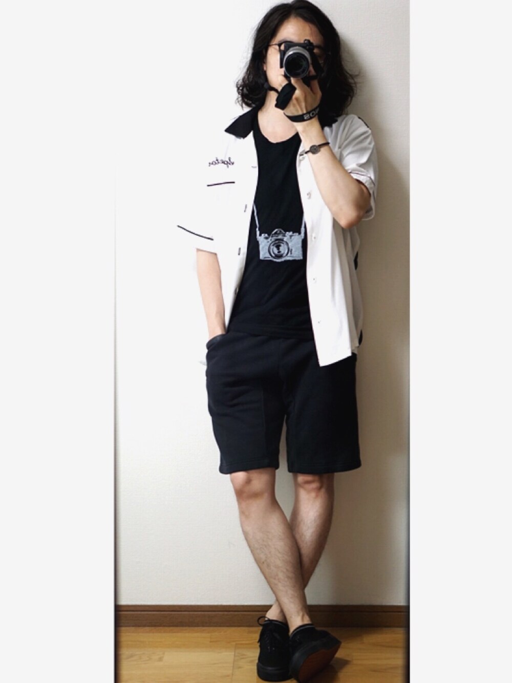 「VANS、adidas、GUILD PRIME、REPIDO、ootd、black、ボーリングシャツ、黒、ショートパンツ」｜「REPIDOのクレリック半袖ボーリングシャツ（シャツ/ブラウス、ホワイト系）」を使った、alexさん（メンズ・165cm）の夏コーディネートの1枚目の写真