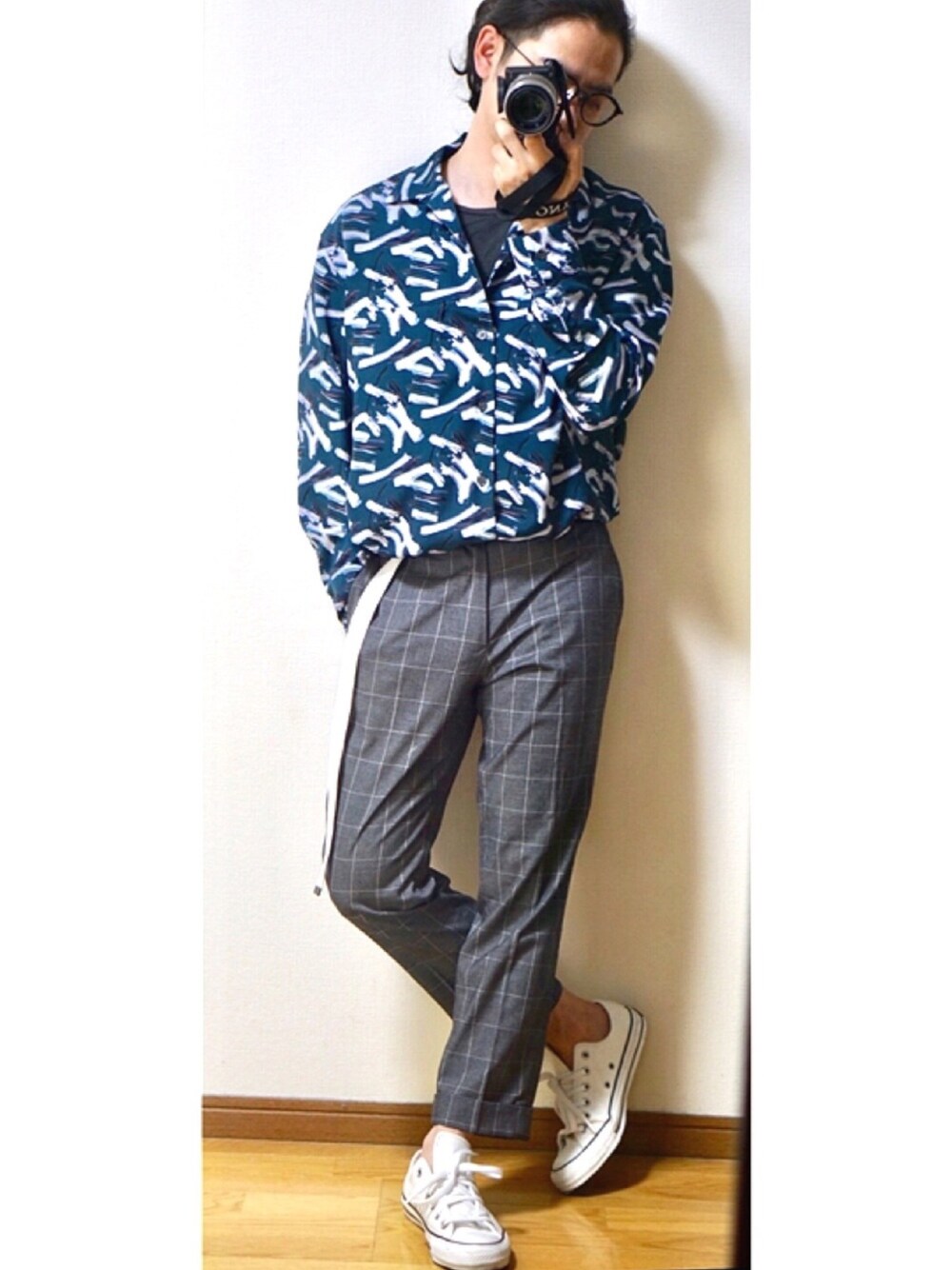 「STUDIOUS、VANQUISH、converse、ガチャベルト、スニーカー、オープンカラーシャツ、スラックス」｜「STUDIOUSのアイテム（シャツ/ブラウス、その他）」を使った、alexさん（メンズ・165cm）の春コーディネートの1枚目の写真