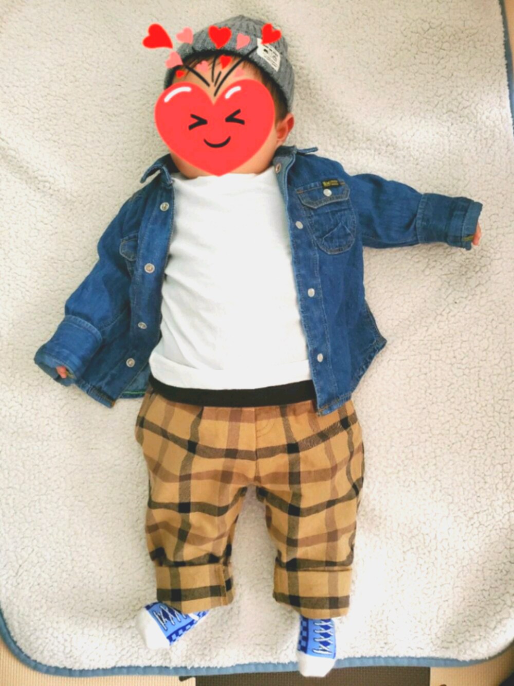 「プティマイン、男の子コーデ、生後6ヶ月、チェックパンツ、赤ちゃん」｜「petit mainのチェックストライプロングパンツ（その他パンツ、ベージュ系）」を使った、(ФωФ)nyanさん（キッズ・80cm）の春コーディネートの1枚目の写真