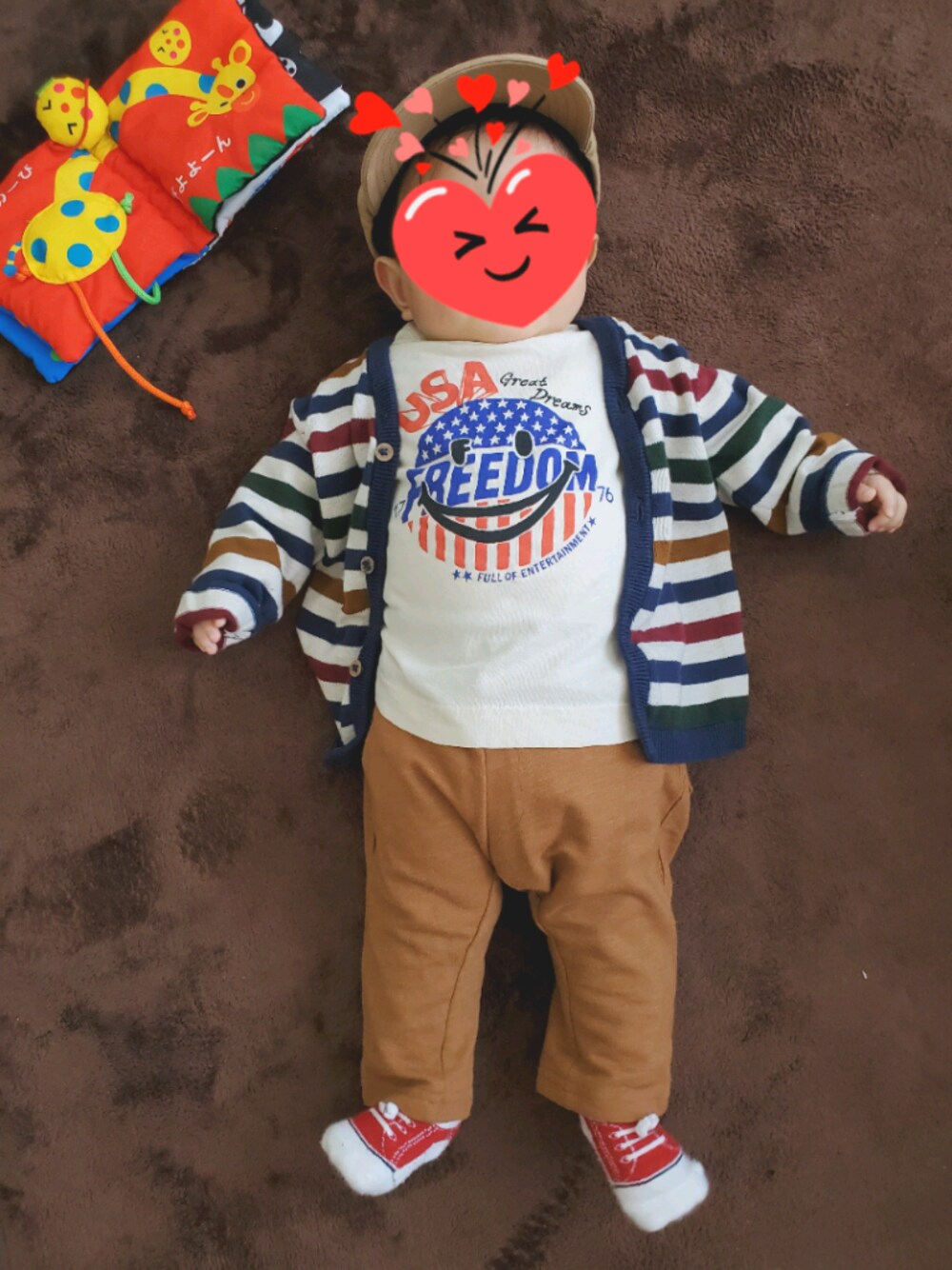 「ブリーズ、生後6ヶ月、男の子、ベージュ」｜「petit mainのスニーカーカップソックス（ソックス/靴下、レッド系）」を使った、(ФωФ)nyanさん（キッズ・80cm）の春コーディネートの1枚目の写真