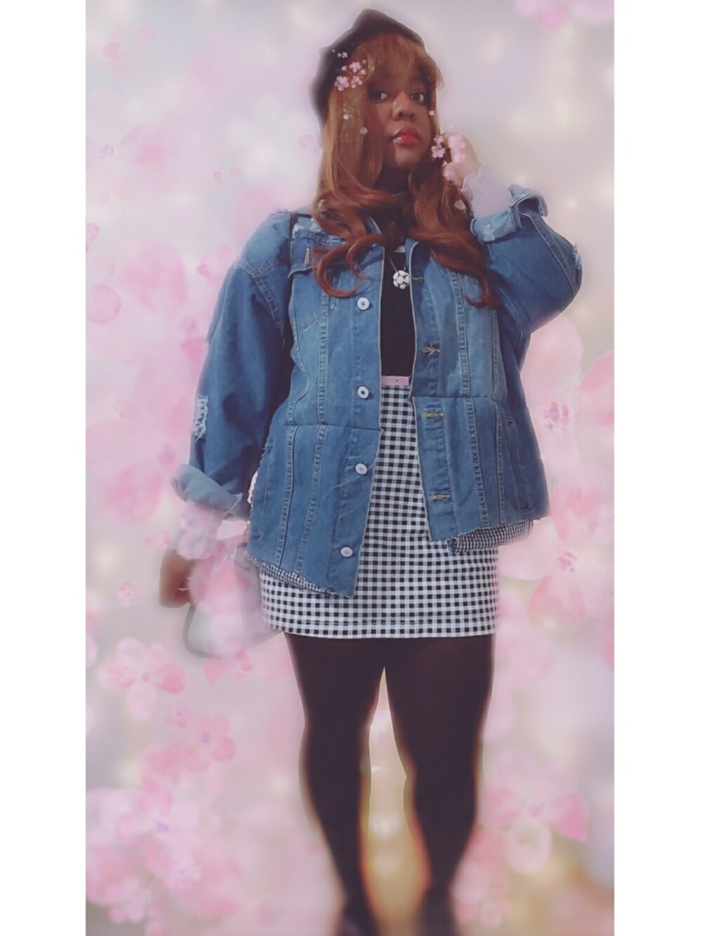 「gingham、denim jacket、girly」｜「FOREVER 21のアイテム（スカート、ホワイト系）」を使った、Dani Himeさん（レディース・168cm）の冬コーディネートの1枚目の写真
