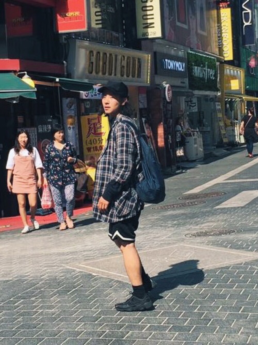 「streetstyle、PLEATS PLEASE、MILKBOY、forfastfame、spiridon、NIKE」｜「MILKBOYのアイテム（シャツ/ブラウス、ブルー系）」を使った、KenLiuさん（メンズ・168cm）の夏コーディネートの1枚目の写真