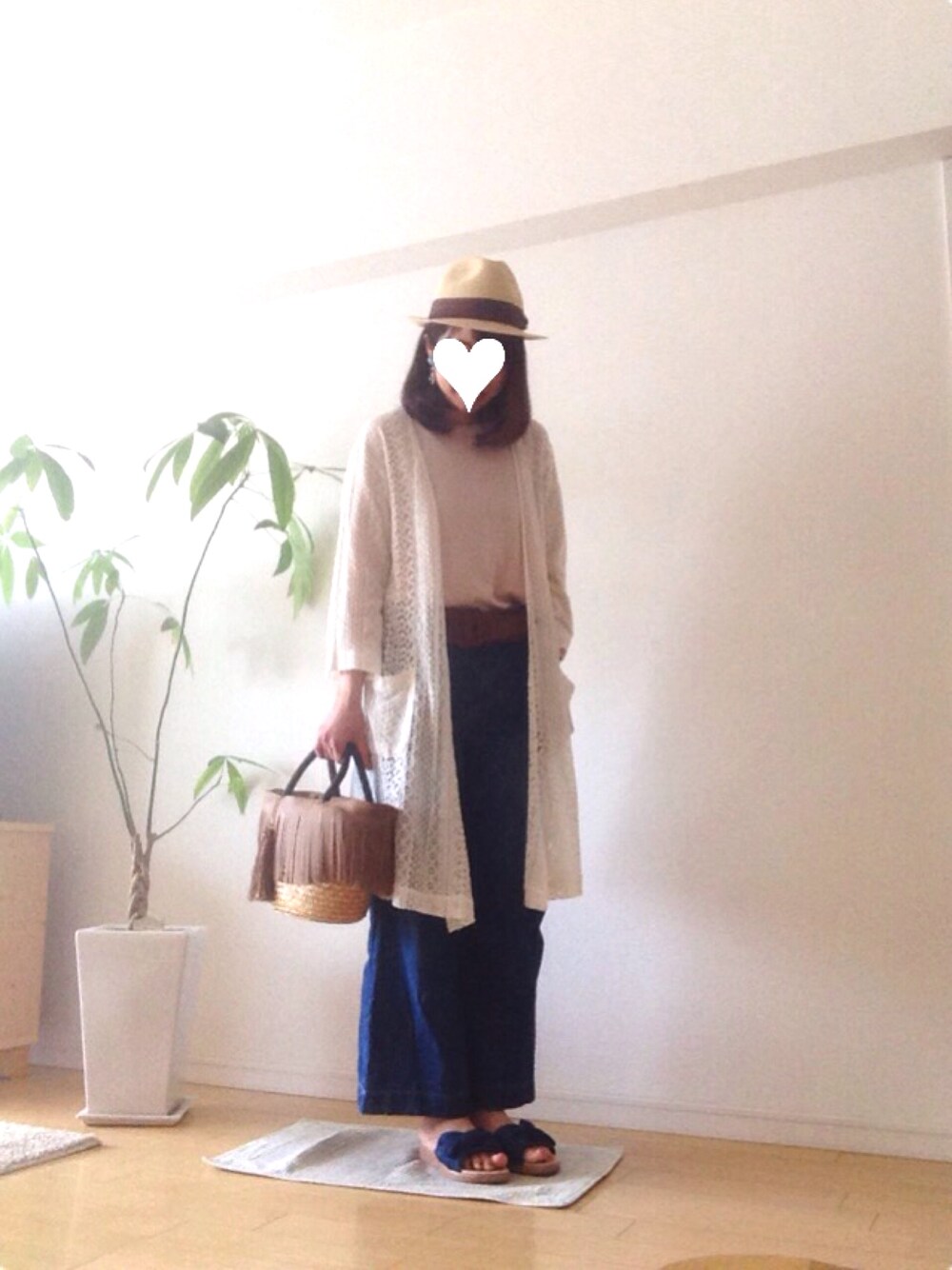 「休日スタイル、シンプルコーデ、大人カジュアル、denim、サンダル、レースカーディガン」｜「SHOO・LA・RUEのアイテム（ハット、ベージュ系）」を使った、kozumiさん（レディース・161cm）の春コーディネートの1枚目の写真