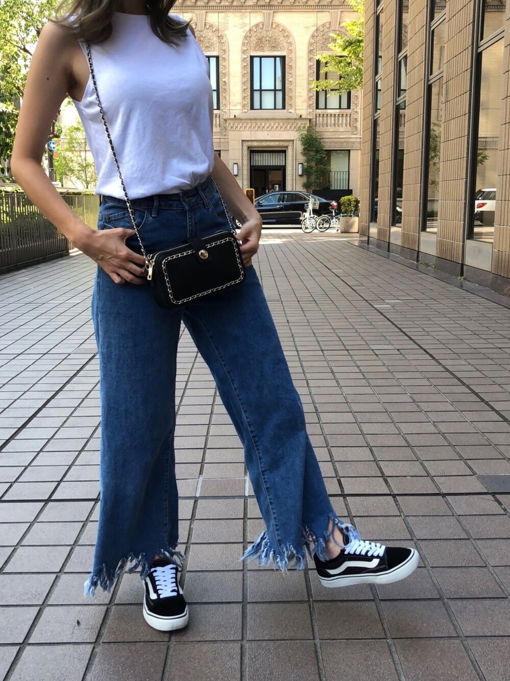 「カジュアルコーデ、シンプルコーデ、スニーカーコーデ、ZARA、デート」｜「ZARAのアイテム（デニムパンツ、ブルー系）」を使った、Kさん（レディース・153cm）の秋コーディネートの1枚目の写真
