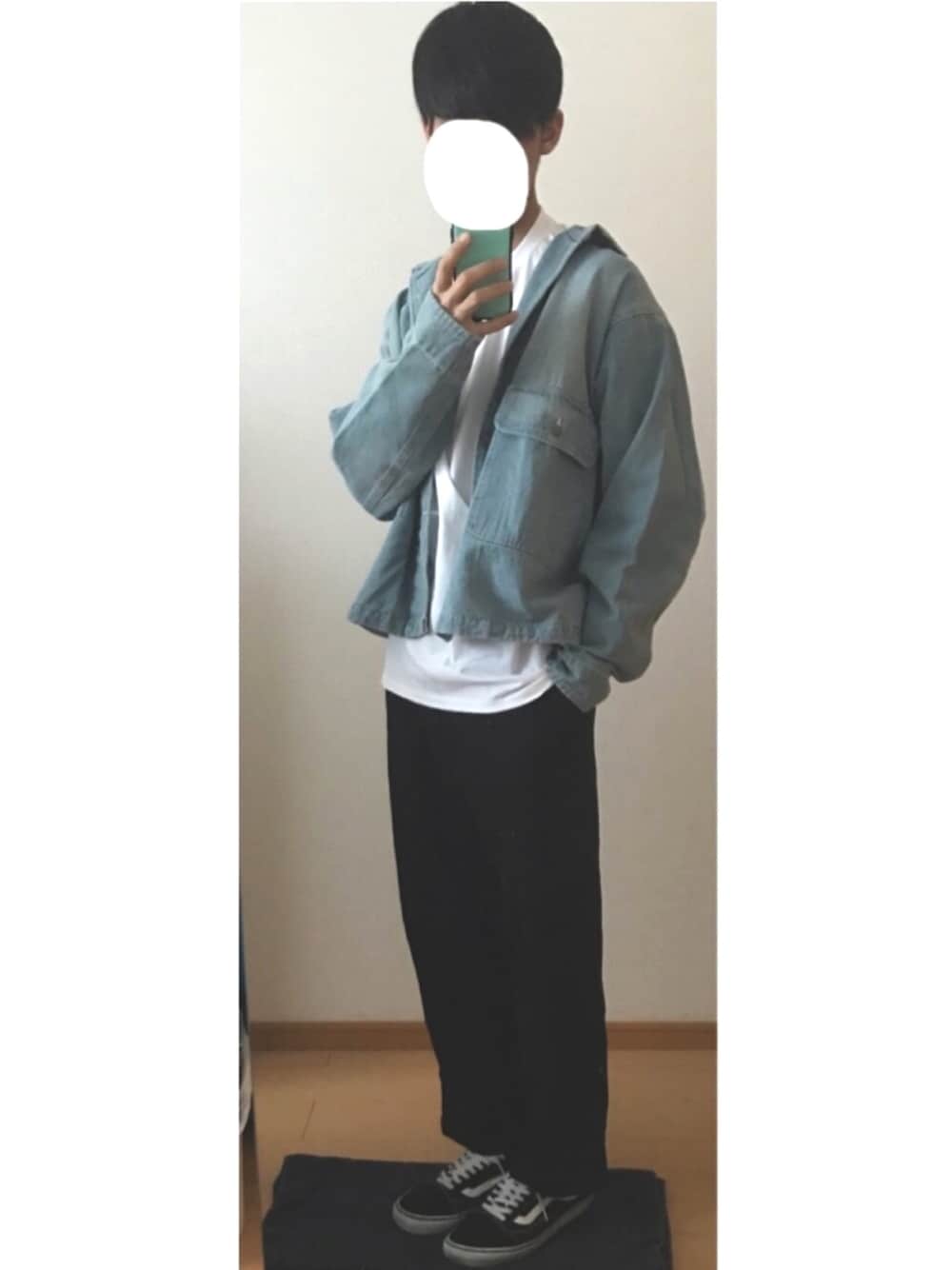 「おしゃれさんと繋がりたい、シンプルコーデ、休日コーデ、デニム、VANS、カジュアルコーデ、スニーカー、いいね返し」｜「Starting Overのビッグシルエット デニム/ツイル ステッチ ポケットカバーオール（デニムジャケット、ブルー系）」を使った、きぬさん（メンズ・178cm）の春コーディネートの1枚目の写真