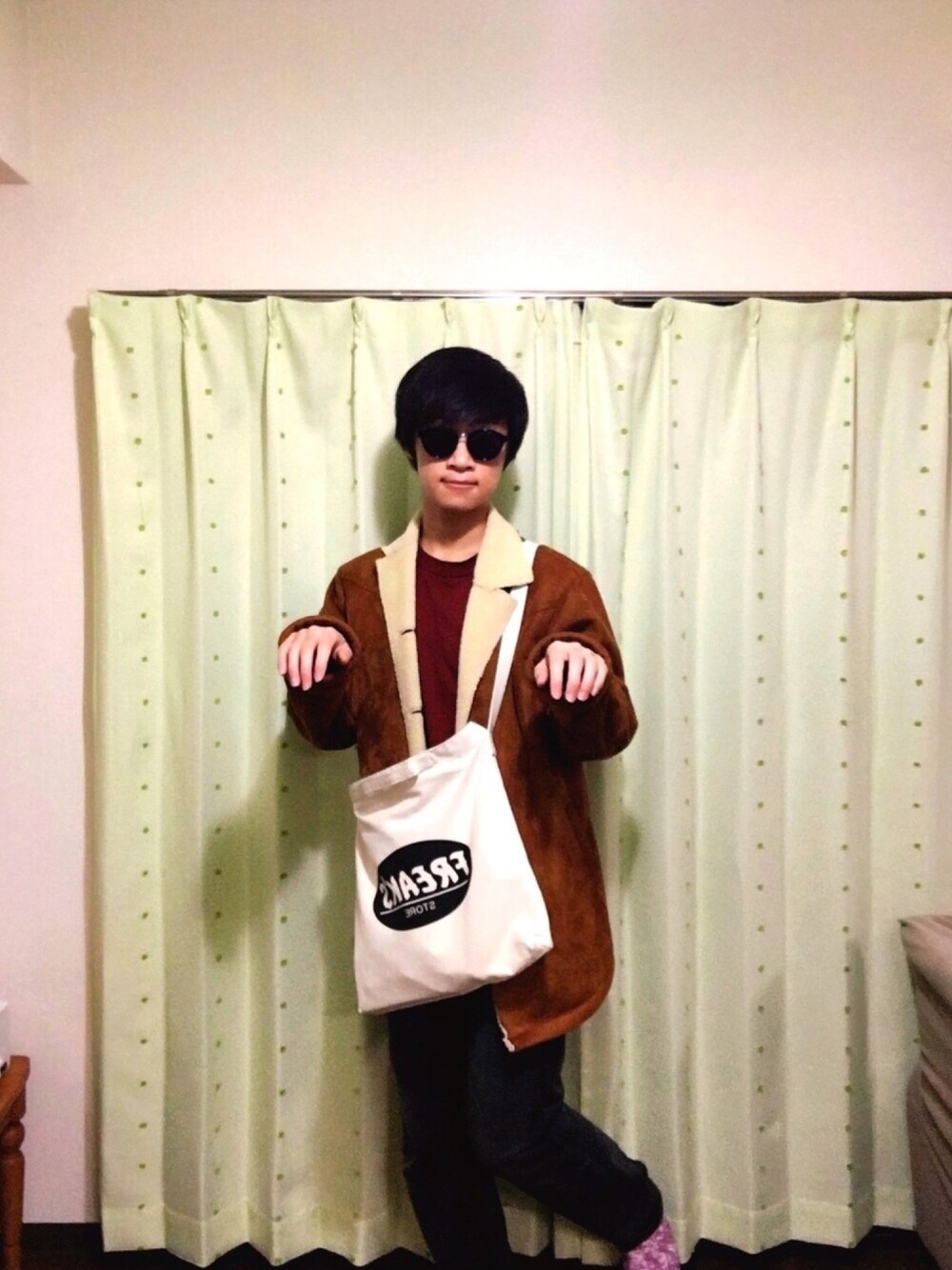 「wearhalloween2017、冬コーデ、デニム、ムートンコート、カジュアル、暖色系、URBAN RESEARCH、HARE、FREAK’Ｓ STORE、Levi's」｜「VIBGYORのVIBGYOR Select/ コンビフレームボストンサングラス/COMBI BOSTON SUNGLASSES（サングラス、ブラック系）」を使った、mackeyさん（メンズ・174cm）の秋コーディネートの1枚目の写真