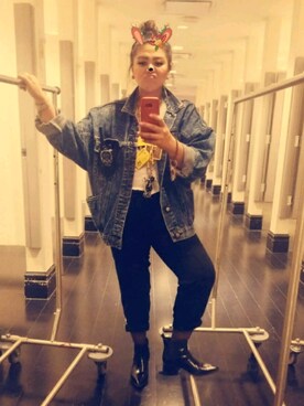 「Guess（ゲス）のアイテム（デニムジャケット）」を使った、Naka Haraiさん（レディース・160cm）の秋コーディネート