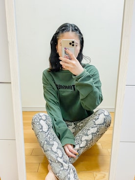 「スネーク柄」｜「アイテム（パンツ）」を使った、KRNさん（レディース・155cm）の春コーディネート