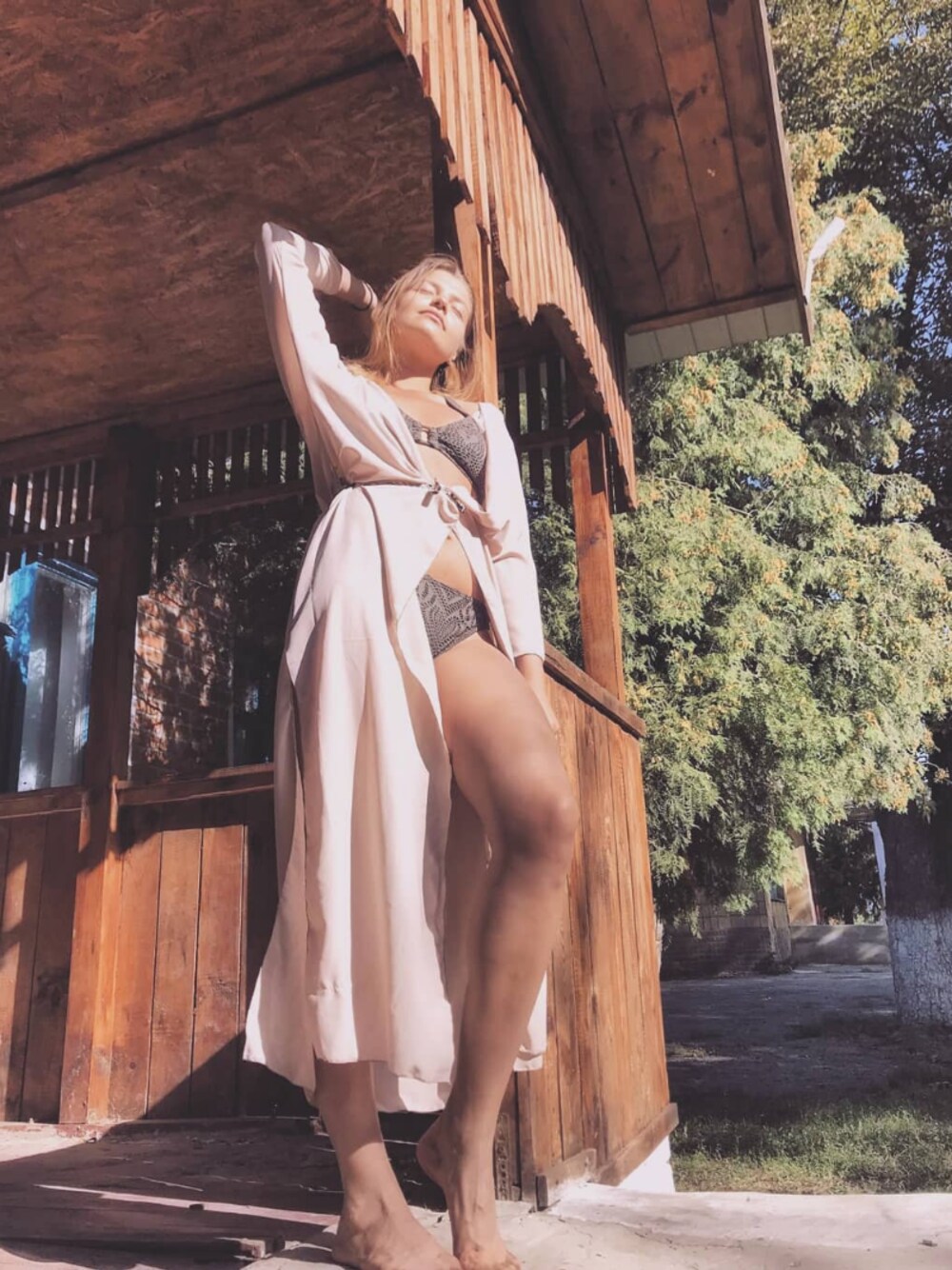 「colorful、beige、green、sun、beach、Sunnyday、girl、lookbook、summer、NAKED&FAMOUS」｜「izuminkashop のアイテム（ジャケット/アウター、ベージュ系）」を使った、Julia Fominaさん（レディース・122cm）の秋コーディネートの1枚目の写真
