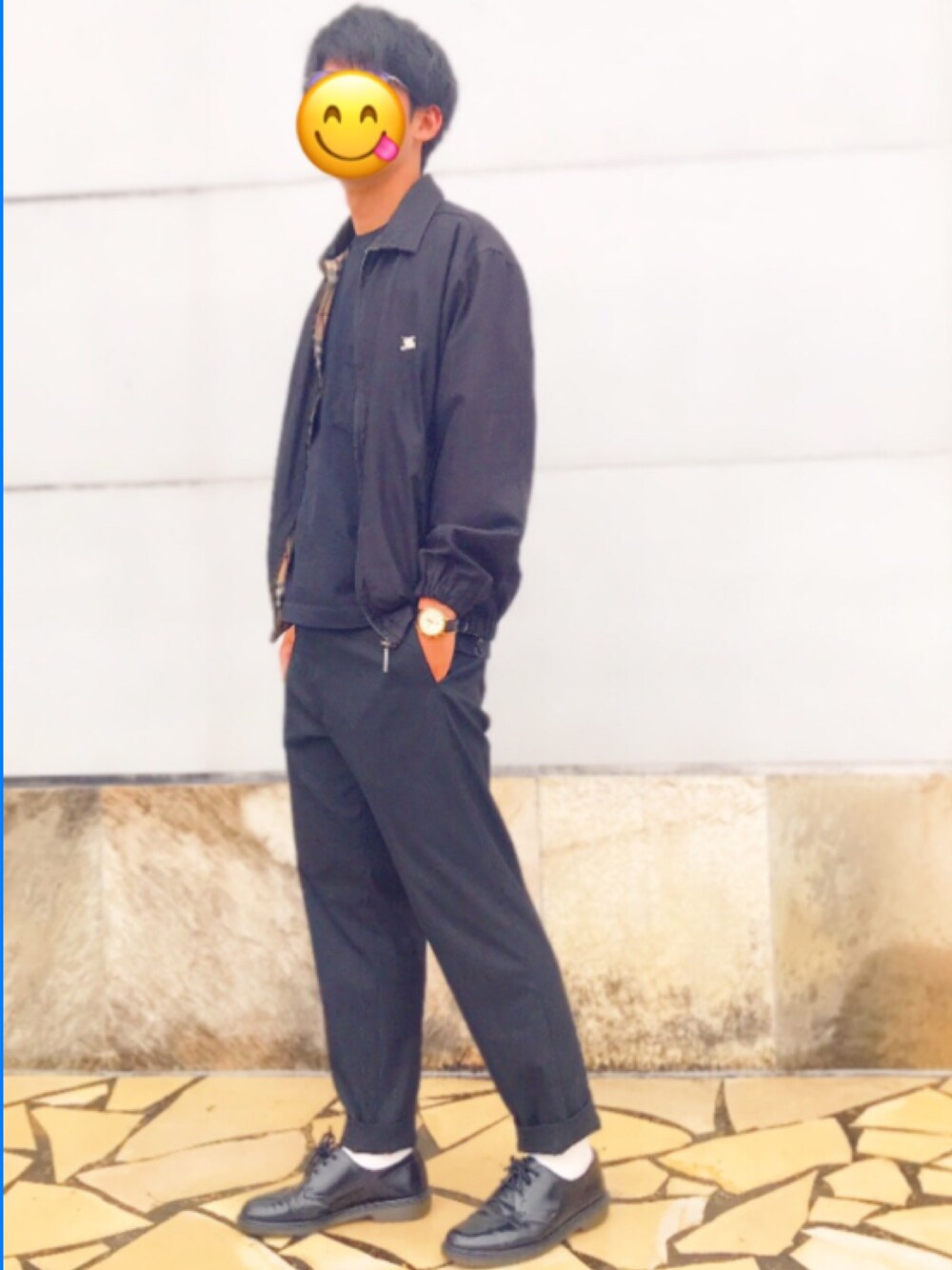 「ドクターマーチン、ブラック、バーバリー、ポールスミス、ユニクロ、ブラックコーデ、キレイめ」｜「Paul Smithのアイテム（アナログ腕時計、ブラック系）」を使った、Kenshiroさん（メンズ・178cm）の夏コーディネートの1枚目の写真
