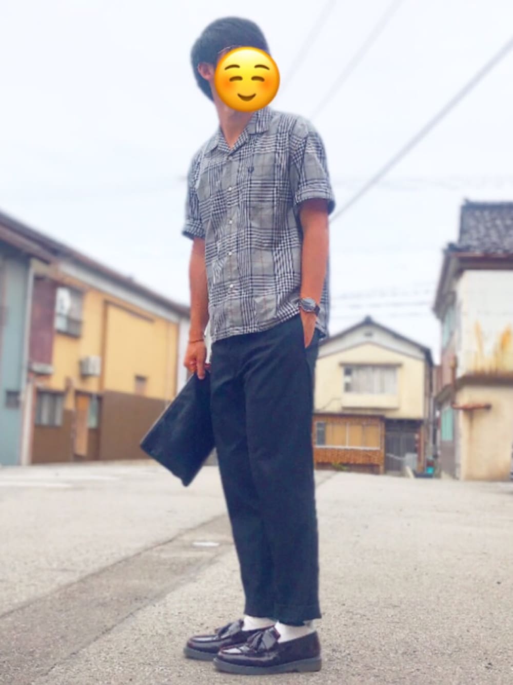 「休日スタイル、オトナカジュアル、おしゃれさんと繋がりたい、ユニクロ、大人カジュアル、ドクターマーチン、ダニエルウェリントン、フレッドペリー、サンローランパリ」｜「UNIQLOのアイテム（スラックス、ブラック系）」を使った、Kenshiroさん（メンズ・177cm）の夏コーディネートの1枚目の写真