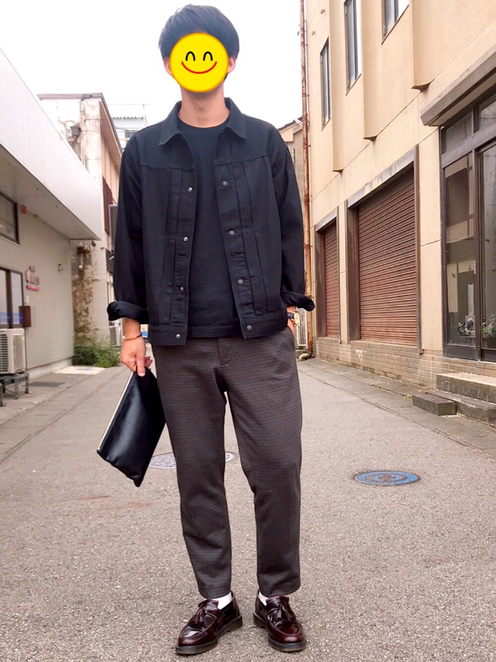 「ユニクロ、GU、デニムジャケット、ポールスミス、ドクターマーチン、チェック、サンローランパリ」｜「UNIQLOのアイテム（スラックス、ブラウン系）」を使った、Kenshiroさん（メンズ・177cm）の秋コーディネートの1枚目の写真
