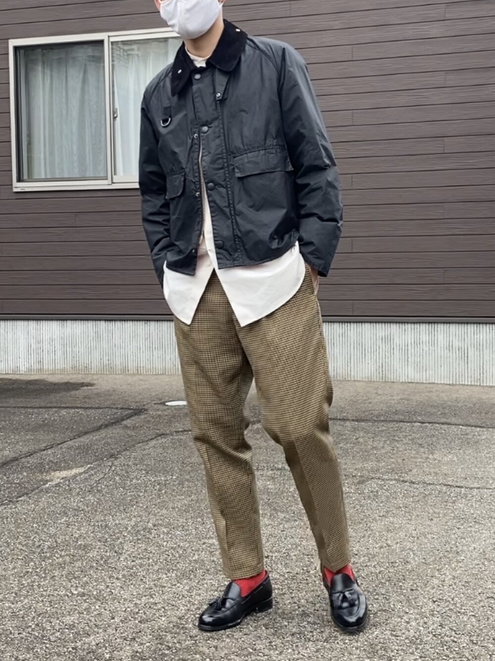 「バブアー、barbour、チェックパンツ、タッセルローファー、ユニクロ、ジルサンダー、赤ソックス、秋コーデ、お洒落さんとつながりたい、キレイめ」｜「UNITED ARROWSのアイテム（スラックス、ブラウン系）」を使った、Kenshiroさん（メンズ・177cm）の冬コーディネートの1枚目の写真
