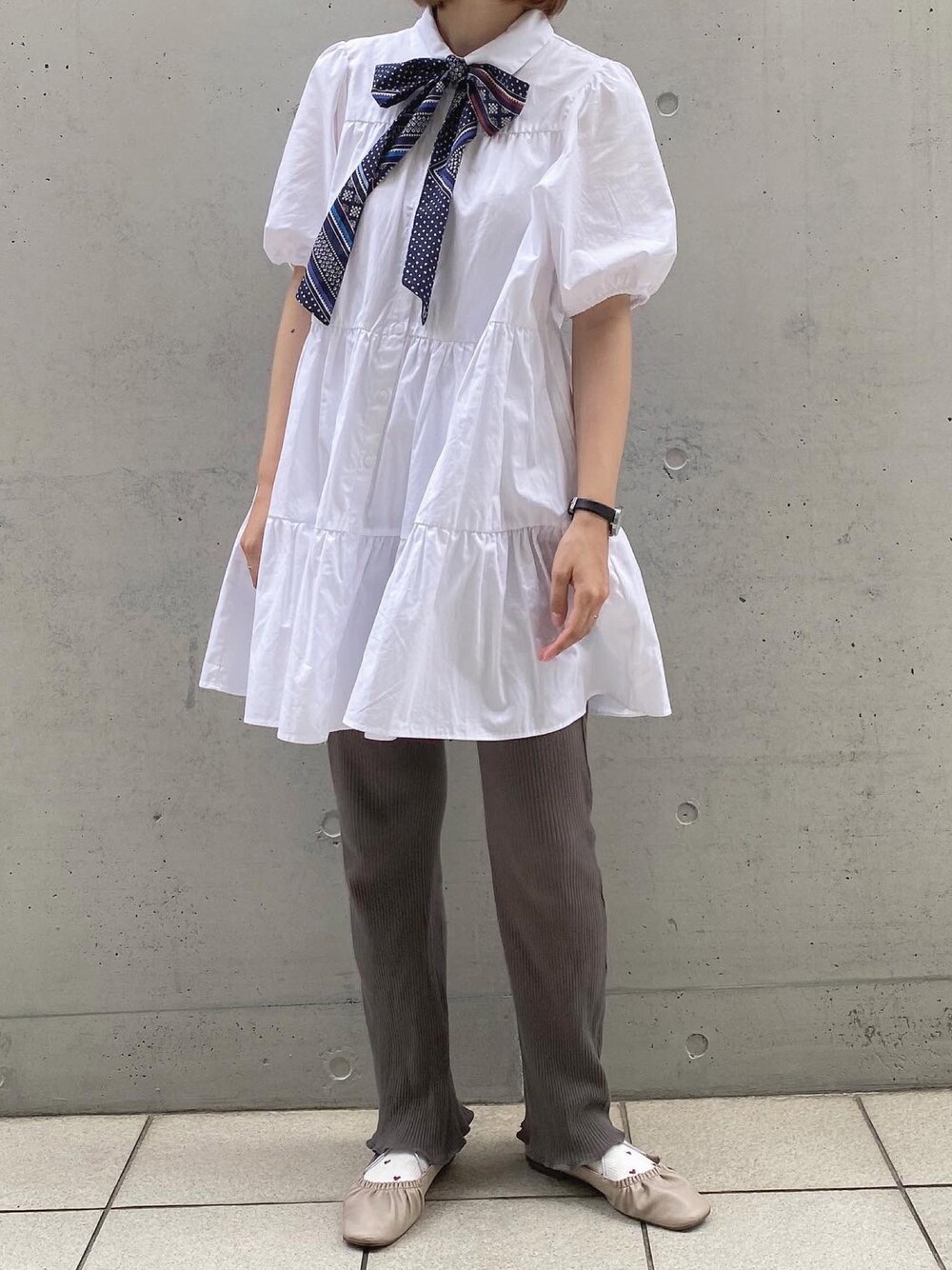 「ラブアンドピース2020、シンプルコーデ、ootd、ZARA、ワンピース、レギンス、スカーフ、スカーフアレンジ、白ワンピース、今日のコーデ」｜「ZARAのアイテム（ワンピース/ドレス、ホワイト系）」を使った、みかみ◎さん（レディース・157cm）の秋コーディネートの1枚目の写真