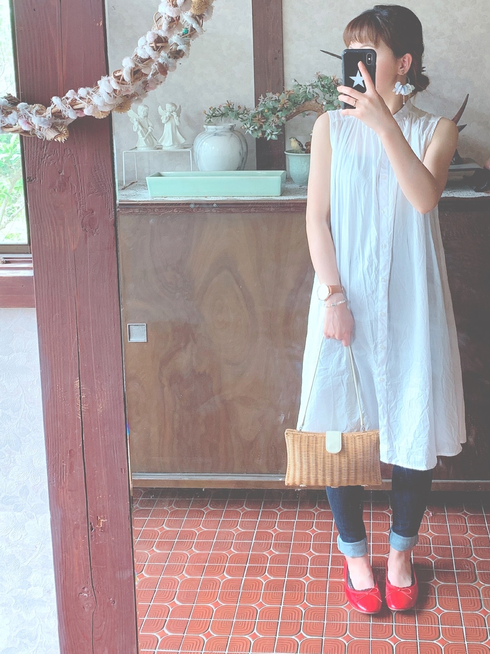 「パンツスタイル、シンプルコーデ、ゆるコーデ、大人かわいい、チュニックワンピ、白シャツ、GU、united arrows、かごバッグ、GLOBAL WORK」｜「GUのアイテム（チュニック、ホワイト系）」を使った、kmmyさん（レディース・155cm）の夏コーディネートの1枚目の写真