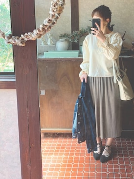 「カフェ」｜「アイテム（デニムジャケット）」を使った、kmmyさん（レディース・155cm）の秋コーディネート