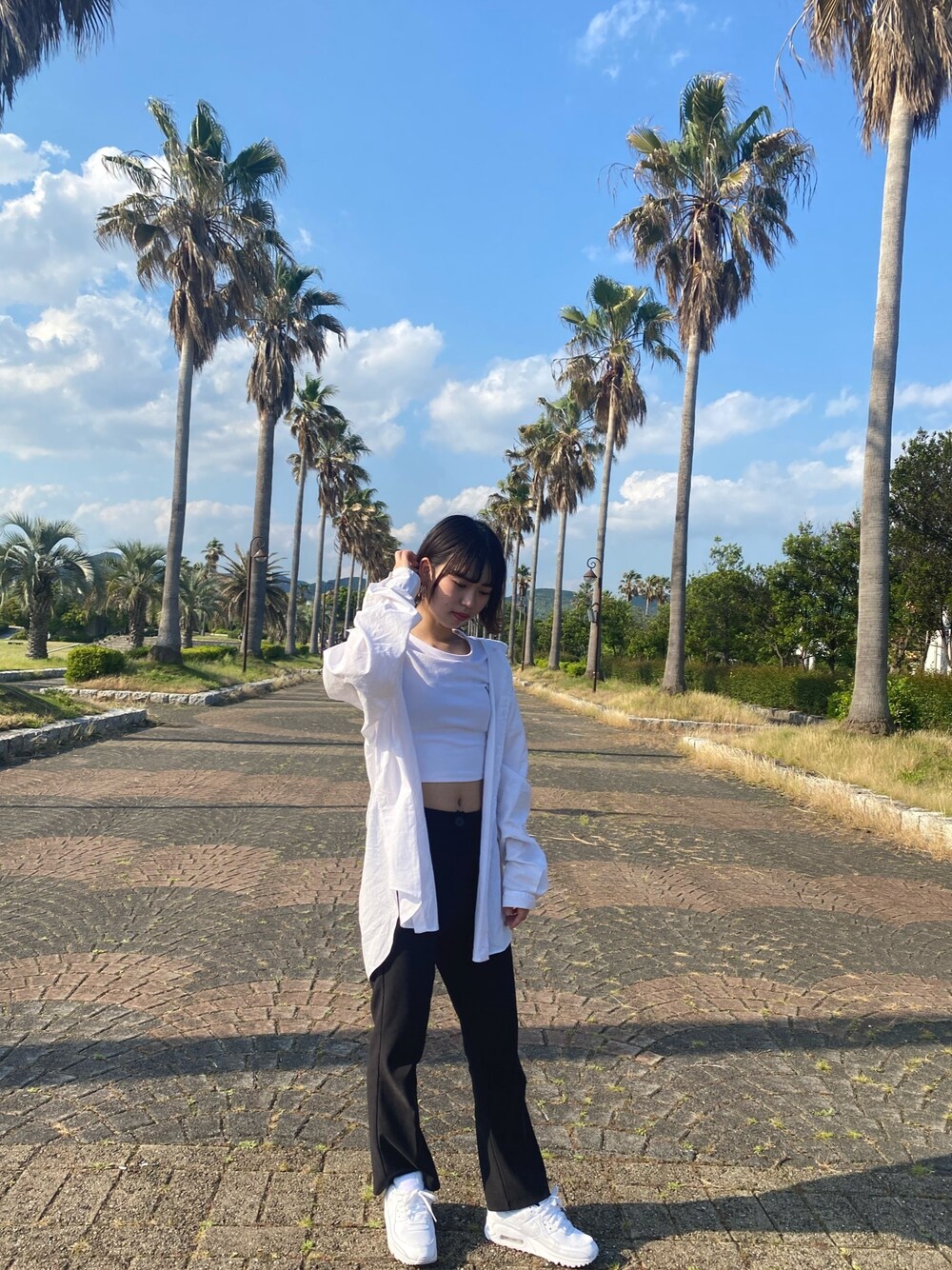 「ootd、海、海コーデ、ショート丈トップス、シャツスタイル、ホワイトコーデ、夏、おしゃれさんと繋がりたい、キレイめ、今日のコーデ」｜「ZARAのアイテム（トップス、ホワイト系）」を使った、H I n a t a 🌞さん（レディース・155cm）の夏コーディネートの1枚目の写真