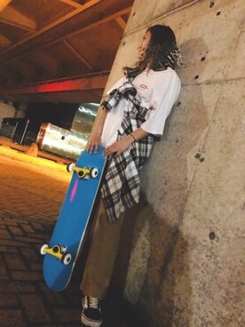 「FREAK'S STORE（フリークスストア）のWEB限定 YUMI TOCHIHARA/トチハラユミ Creepy Bunny NIGHTS グラフィックアートTEE（Tシャツ/カットソー）」を使った、𝐑𝐈𝐈（rina tokiai）さん（レディース・163cm）の春コーディネート