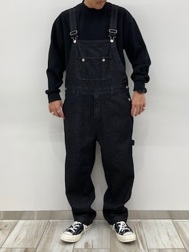 「オールブラック」｜「アイテム（サロペット/オーバーオール）」を使った、よつさん（メンズ・165cm）の秋コーディネート