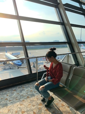 「travel」｜「アイテム（パンツ）」を使った、Toeylyさん（レディース・164cm）の春コーディネート