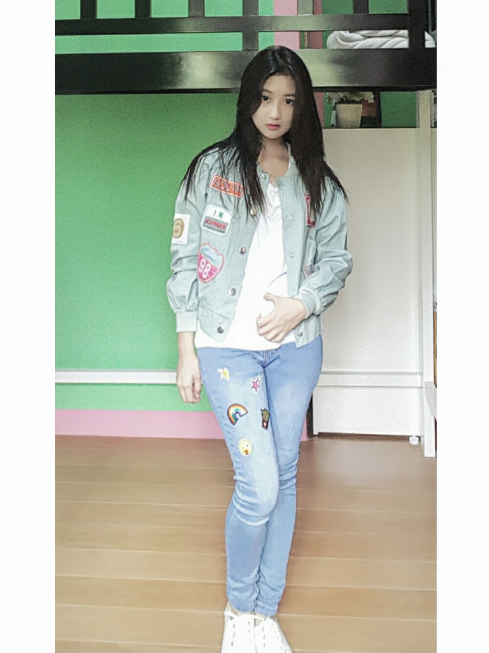 「jacket 、patches」｜「no brandのアイテム（ライダースジャケット、その他）」を使った、Ma. Alginelynさん（レディース・120cm）の夏コーディネートの1枚目の写真