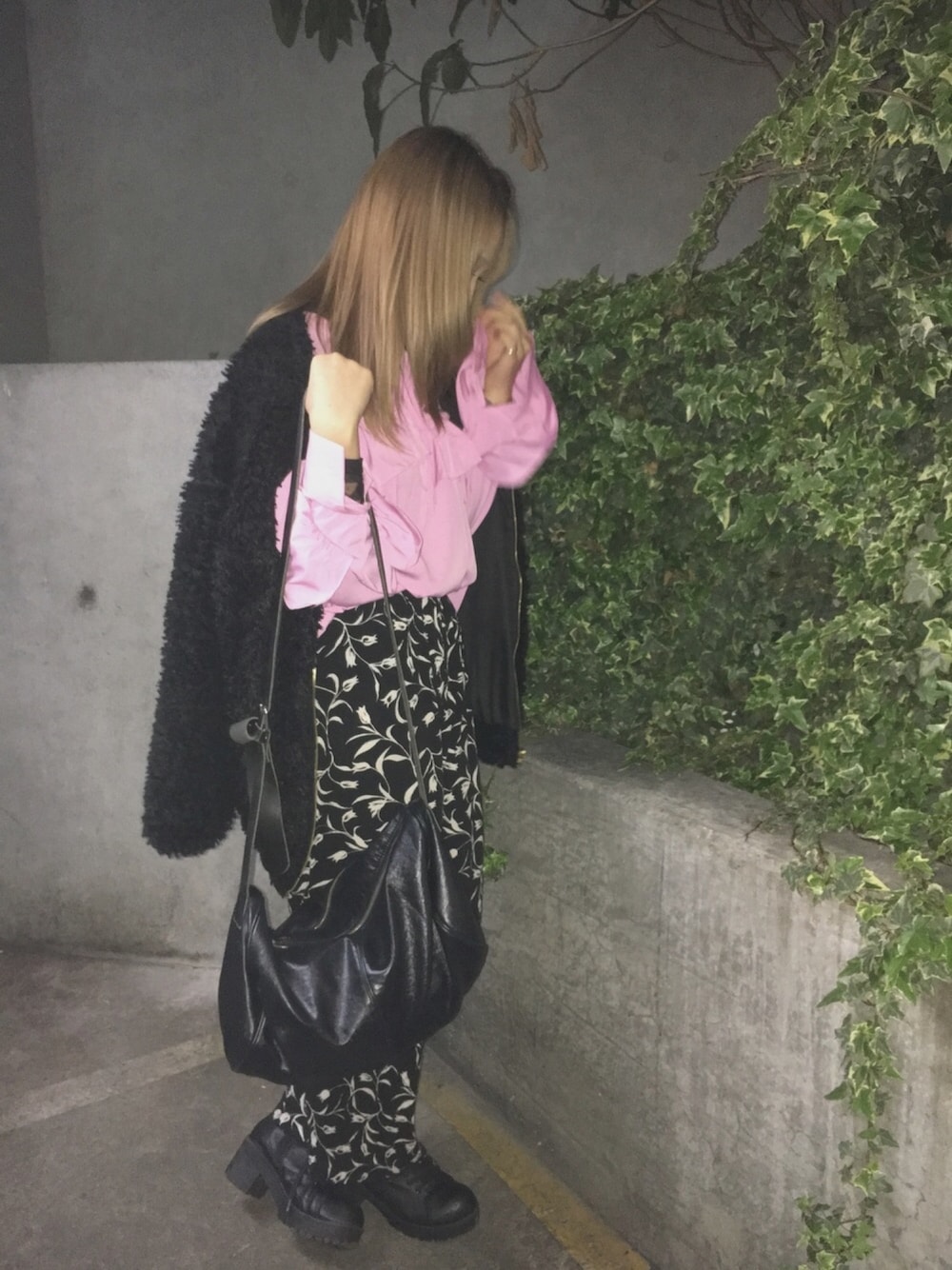 「古着、韓国、モード、ピンク、花柄、藤沢、美容師」｜「Darkvictoryのアイテム（シャツ/ブラウス、ピンク系）」を使った、Etsuさん（レディース・160cm）の春コーディネートの1枚目の写真