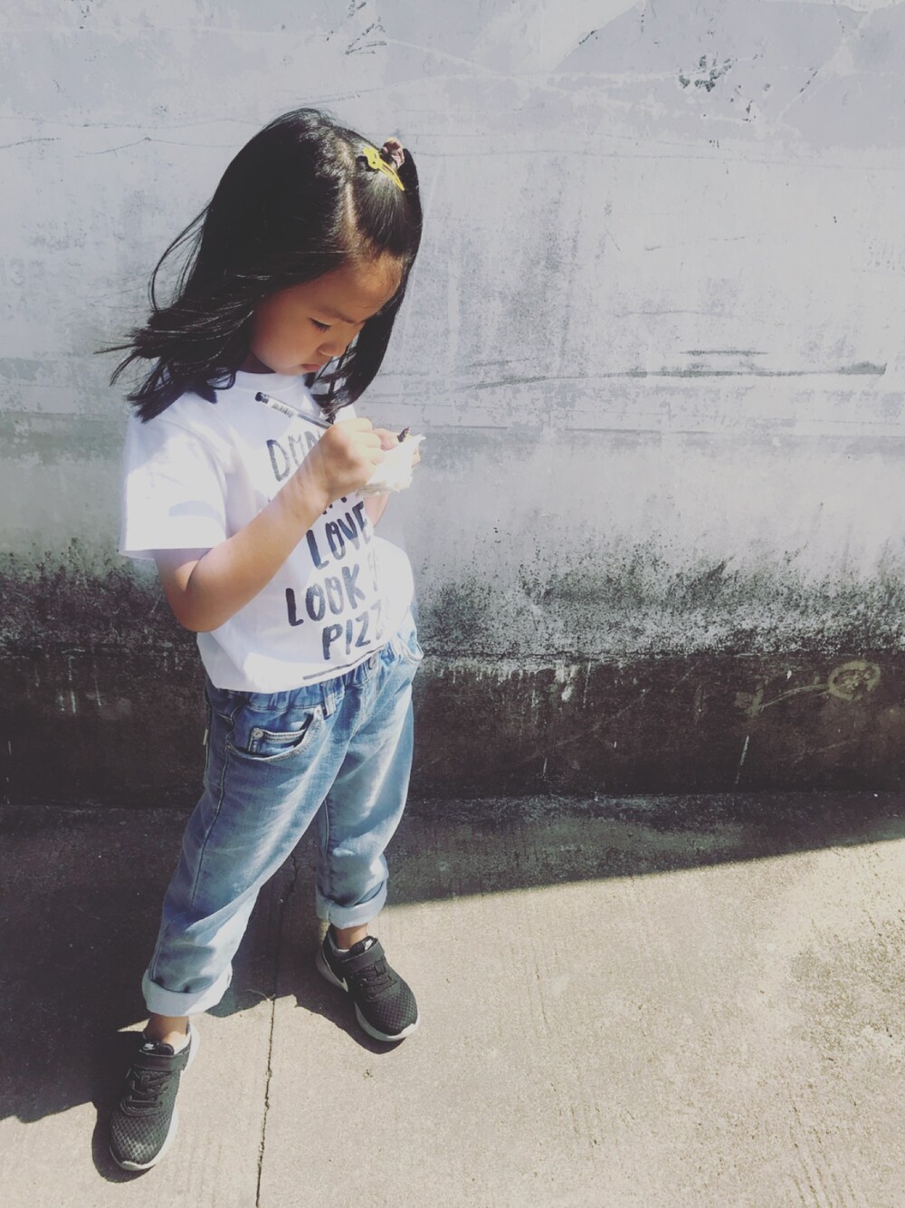 「UNIQLO、green label relaxing、NIKE、DENIM DUNGAREE、Bape」｜「UNIQLOのアイテム（Tシャツ/カットソー、ホワイト系）」を使った、mizichen♡̆̈さん（キッズ・110cm）の秋コーディネートの1枚目の写真