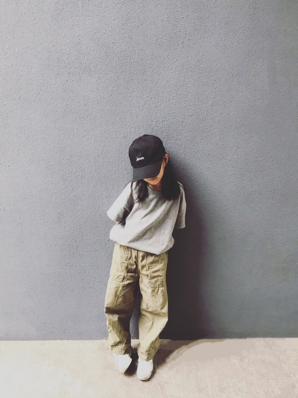 「devirock、ocean＆ground、RADCHAP、AVIREX、ootd、街头搭配、casual、カジュアル」｜「devirockのBIGシルエットTシャツワンピース（ワンピース、グレー系）」を使った、mizichen♡̆̈さん（キッズ・125cm）の秋コーディネートの1枚目の写真