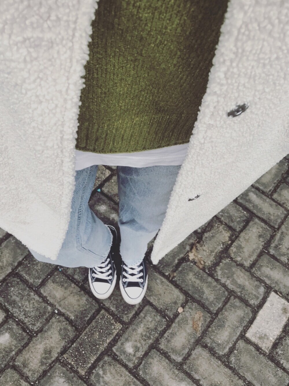 「GRL、moussy、moussydenim、converse、UNIQLO、ootd、冬コーデ、ママコーデ」｜「GRLのハイネックニットトップス（ニット/セーター、グリーン系）」を使った、mizichen♡̆̈さん（キッズ・125cm）の冬コーディネートの1枚目の写真